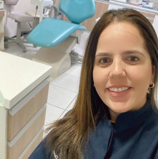 Dra. Camila Bezerra de Menezes Silveira