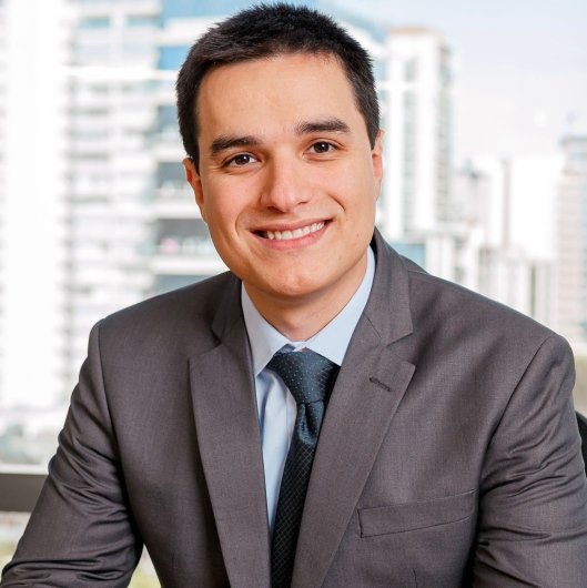 Dr. Arthur Henrique Naves Rodrigues