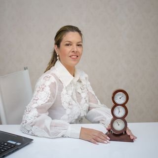 Dra. Paula Fleury Curado