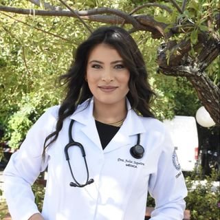 Dra. Júlia Siqueira