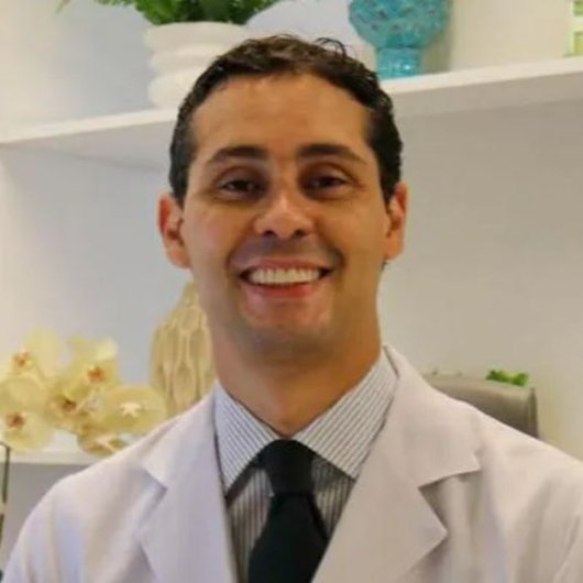 Dr. Leandro Ferro de Moraes Bezerra