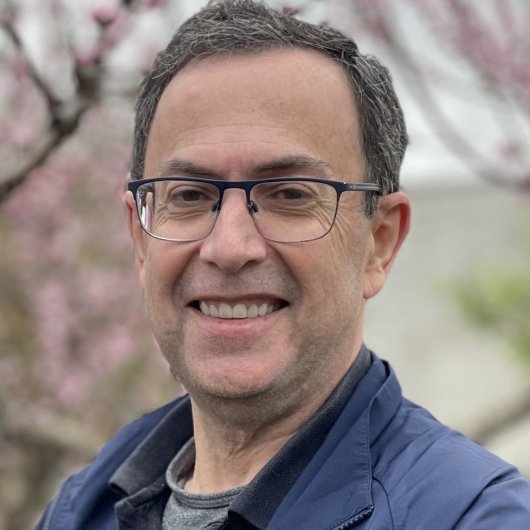 Dr. Carlos Miner Navarro