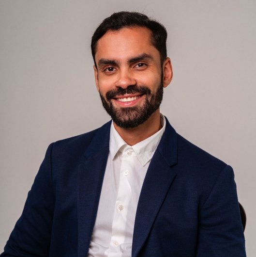 Dr. Gabriel Costa