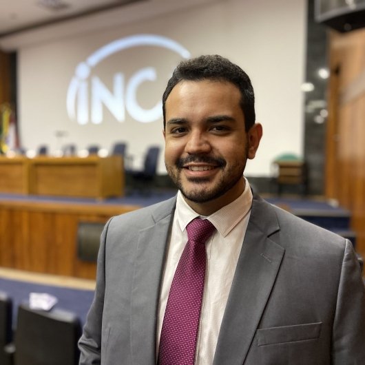 Dr. Vinicius Vicuña