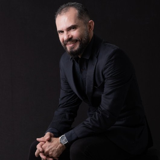 Dr. Francisco Carneiro