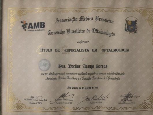 Dra. Eveline Barros