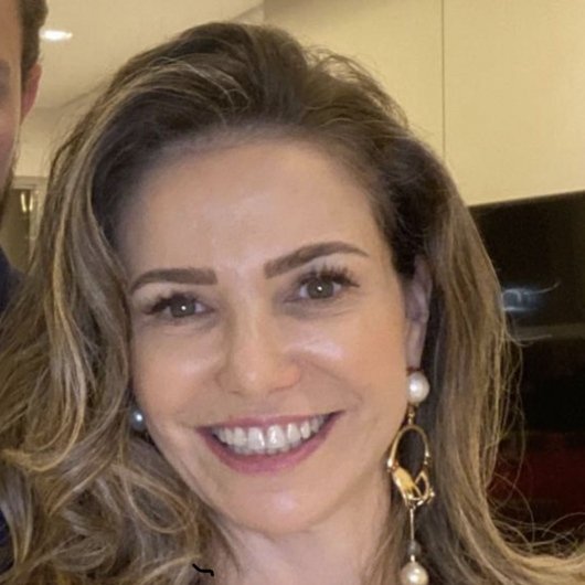Dra. Larissa Ferraz