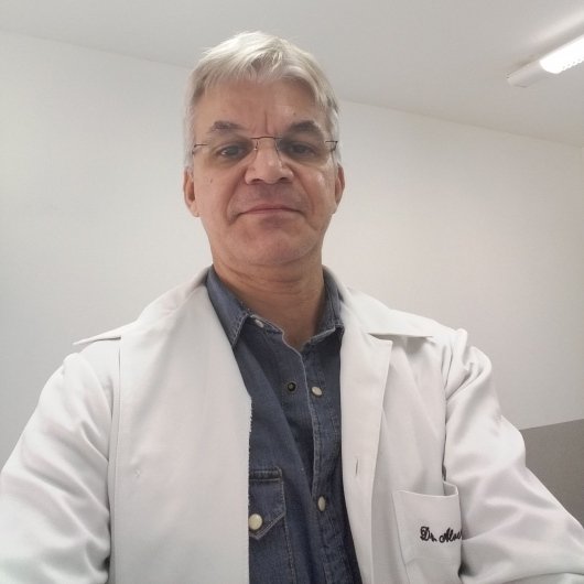 Dr. Alvaro Benites Correia