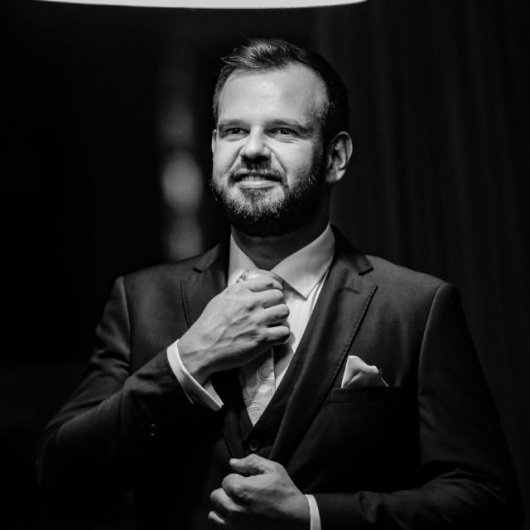 Dr. Helmut Jacques