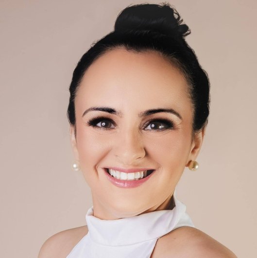 Dra. Roberta Esteves Vieira de Castro