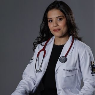 Dra. Amanda Cruz Thompson de Souza