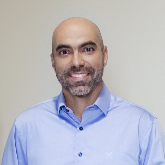 Dr. Bruno Lucena