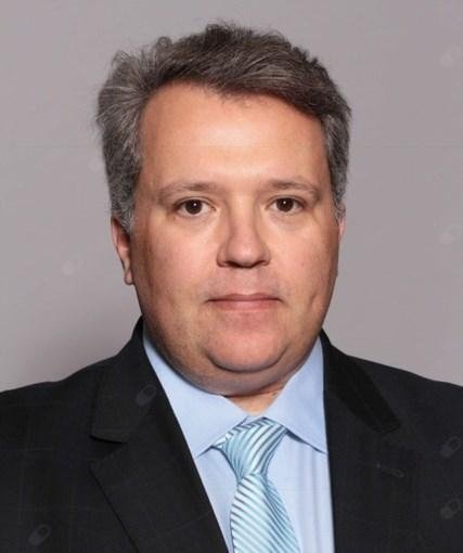 Dr. André Petribu