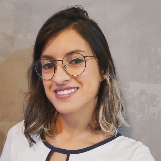 Dra. Paula Karina Rosa Luz