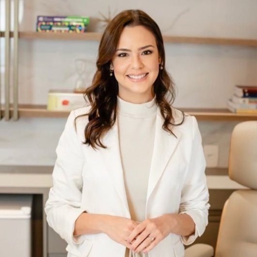 Dra. Laura Figueiredo Café