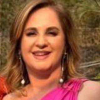 Dra. Cristina Tavares Alvarenga