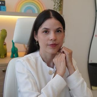 Dra. Júlia Almeida De Sousa Barros