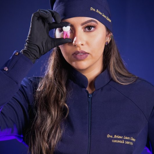 Dra. Ariane Laura Oliveira