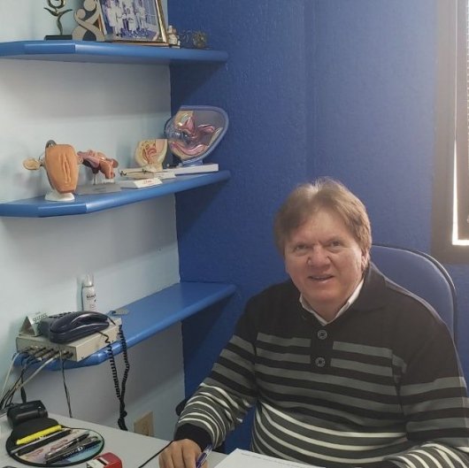 Dr. Moises Kanas