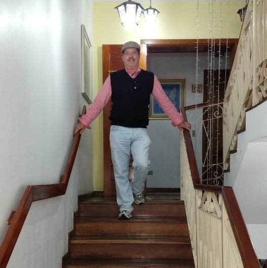 Dr. Gilbert Barros