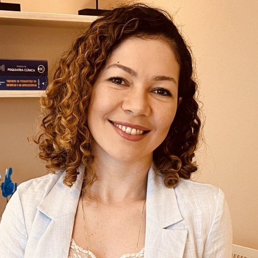 Dra. Adriana Ribeiro