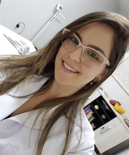 Dra. Amanda Zardini