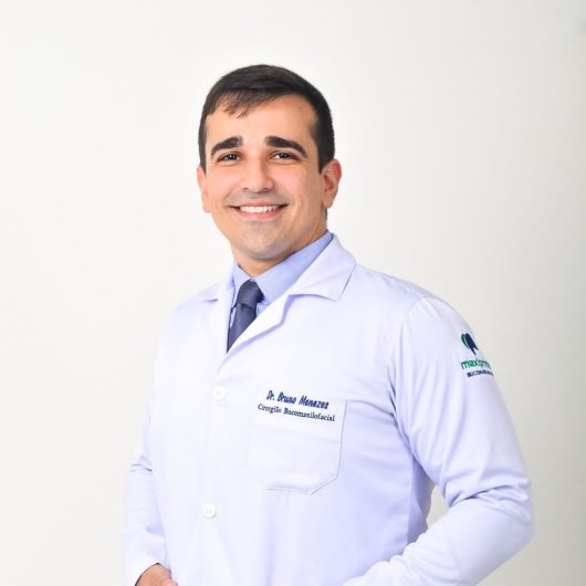 Dr. Bruno Menezes