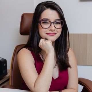 Dra. Júlia de Souza Jurumenha