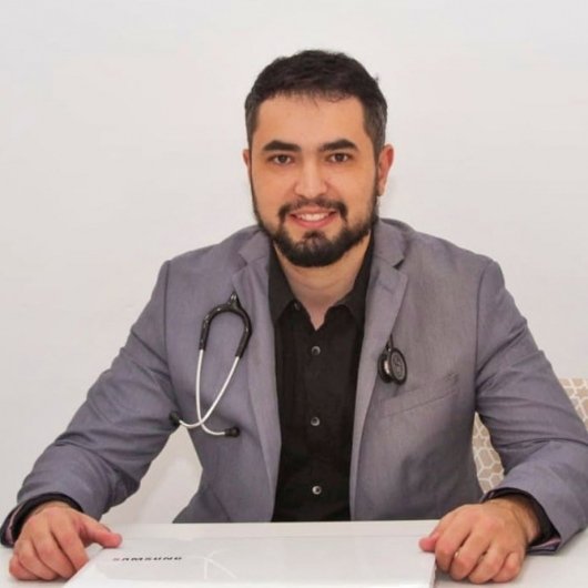 Dr. Raphael Moreira