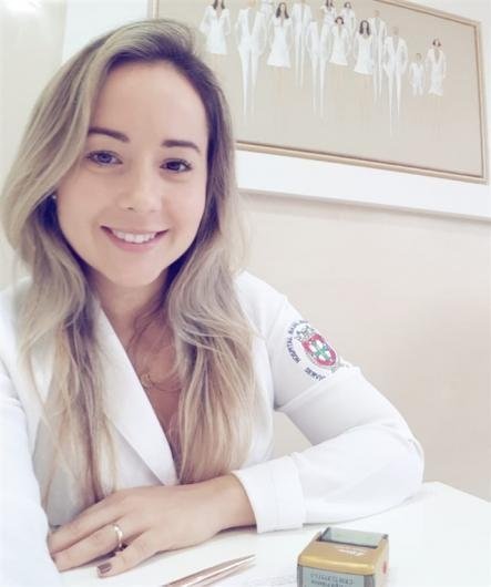 Dra. Aline Azevedo