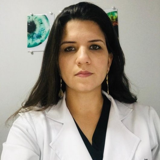 Dra. Lara Castilho Ferreira