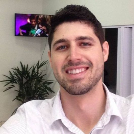 Dr. Adriano Reis Barros
