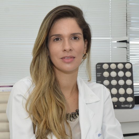 Dra. Alyne Hussel Oliveira Nunes