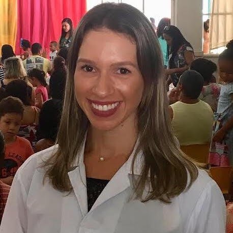 Dra. Caroline Moraes de Almeida