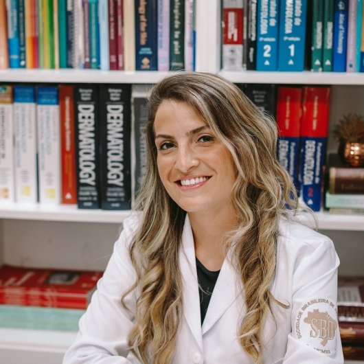 Dra. Isabela Guimarães
