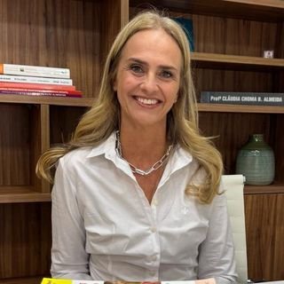 Dra. Claudia Choma Bettega Almeida
