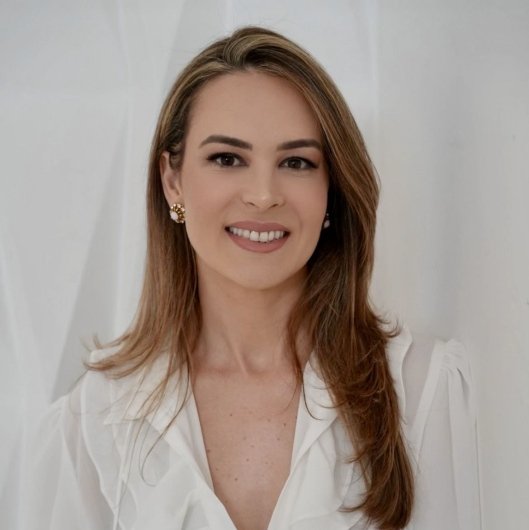 Dra. Claudia Gomes Domingues Barcelos