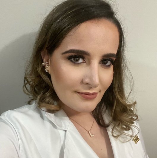 Dra. Larissa Torres