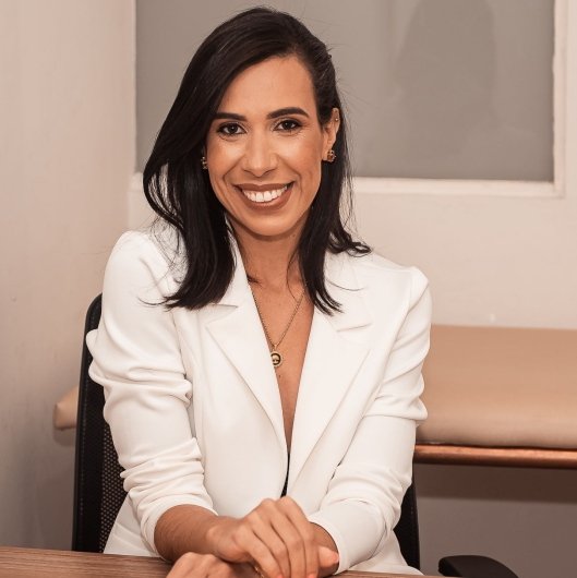 Dra. Flávia de Araújo Ferro