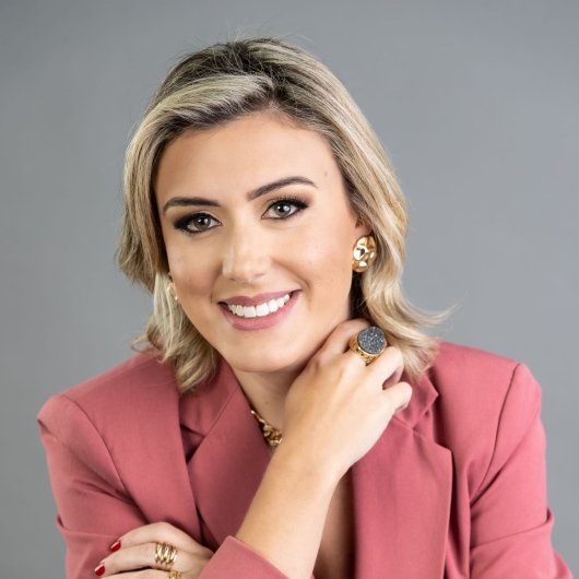 Dra. Júlia Gonzaga