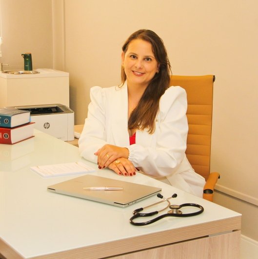 Dra. Crislaine Andrade Borges