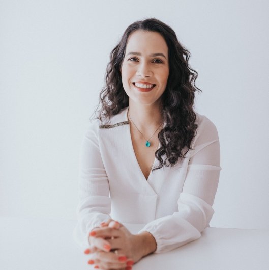 Dra. Lara Leite