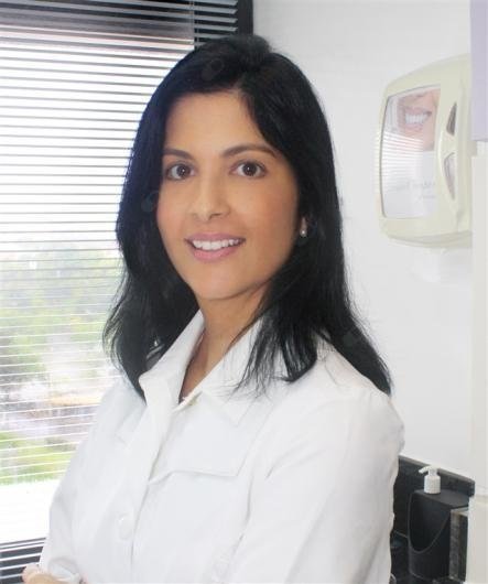 Dra. Adriana Campos