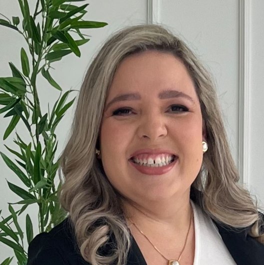 Dra. Márcia Cruz