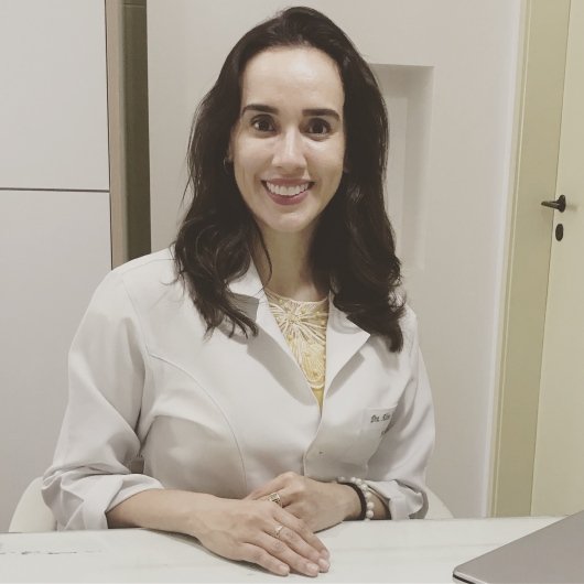Dra. Aline Salmito Frota