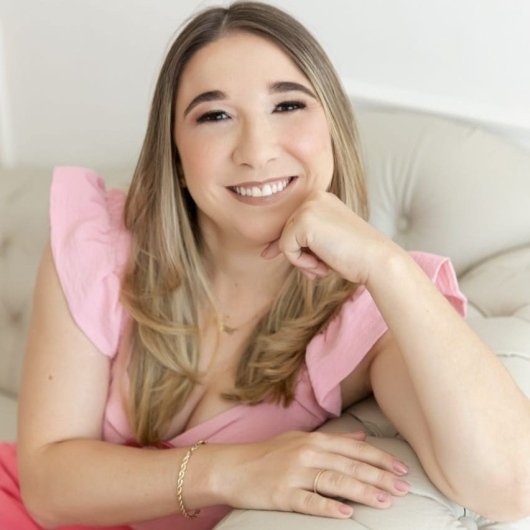 Dra. Thais Parma Teixeira