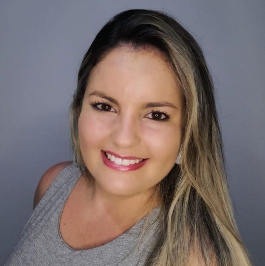Dra. Mirella Oliveira Santos