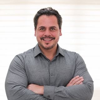 Dr. Luciano Gamero Souza
