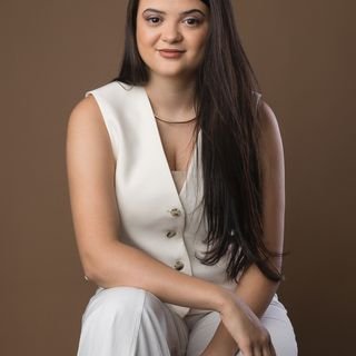 Dra. Larissa Domingues