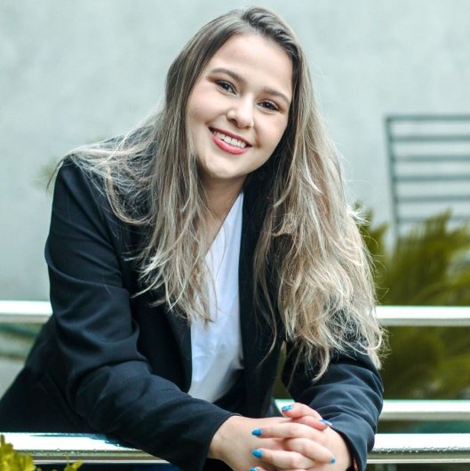 Dra. Gleicy Oliveira